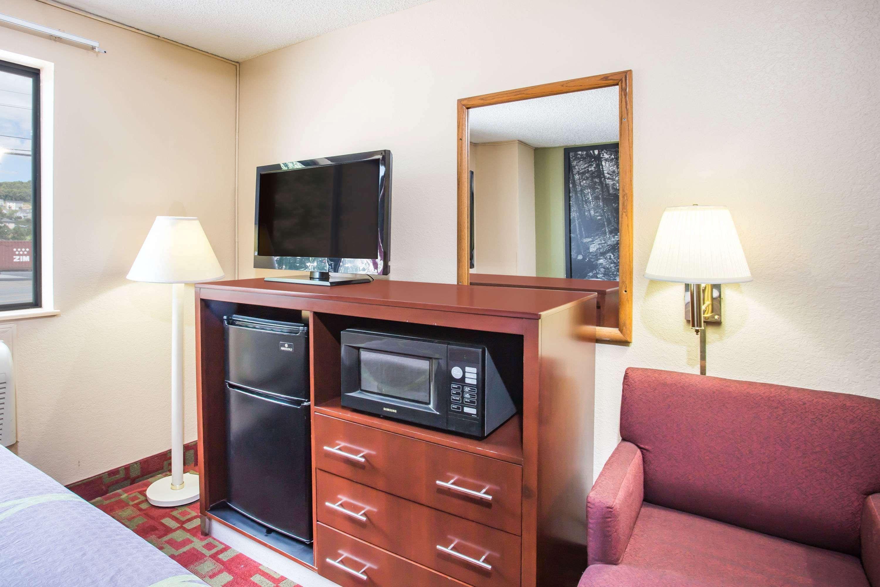 Super 8 By Wyndham Harrisonburg Motel Eksteriør bilde